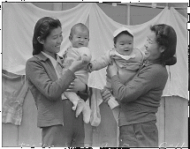 Babies and Families Arrive at Lone Pine