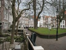 Begijnhof - Pilgrims in Amsterdam