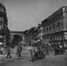 Street Scene: St. Petersburg